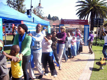 Olimpiadas Infantiles, organizadas por el centro de NA en Johannesburgo (República Sudafricana), con donación de los beneficios a actividades solidarias.