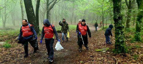 Voluntariado ecológico Limpiar paseando  en el  Parque forestal de Saiáns